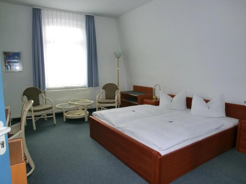 Double Room image 4