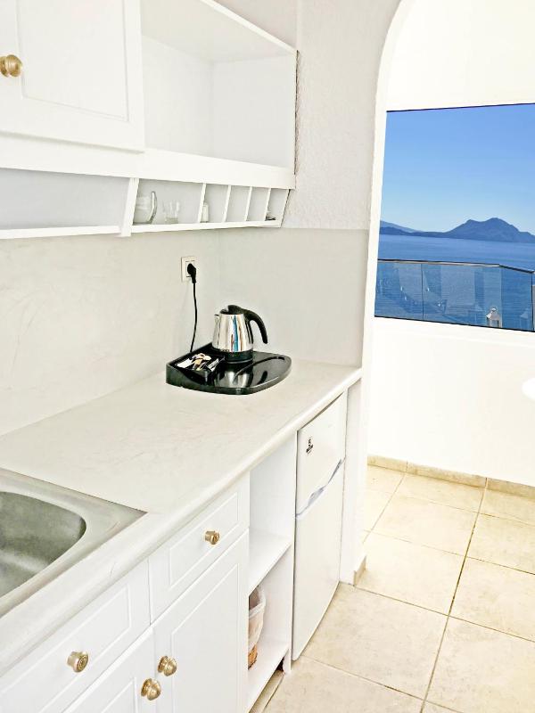 Honeymoon Suite with Sea View image 4