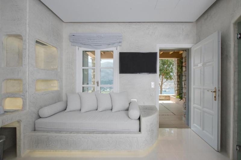Exclusive Double Room with Sea View image 4