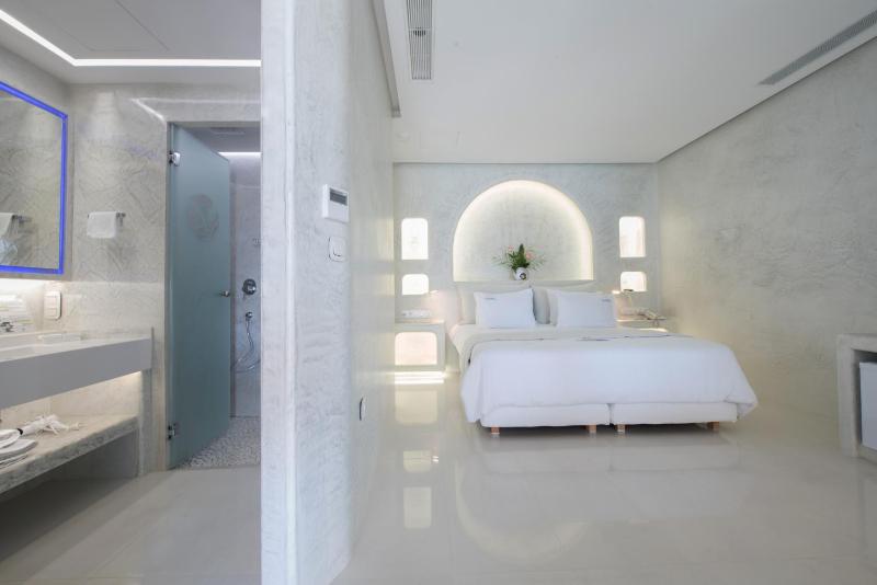 Exclusive Double Room with Sea View image 3