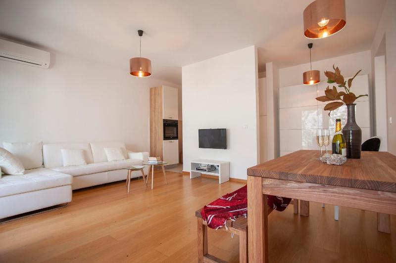 One-Bedroom Apartment with Sea View image 2