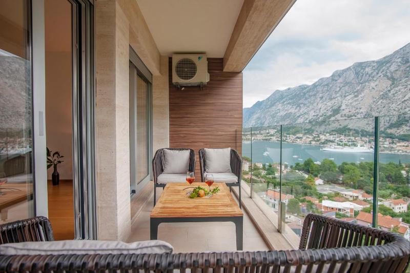Two-Bedroom Apartment with Sea View image 3
