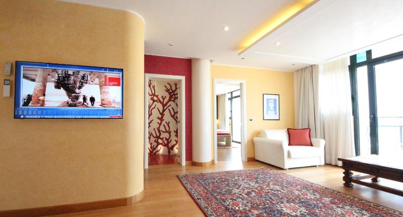 Deluxe Family Suite image 3