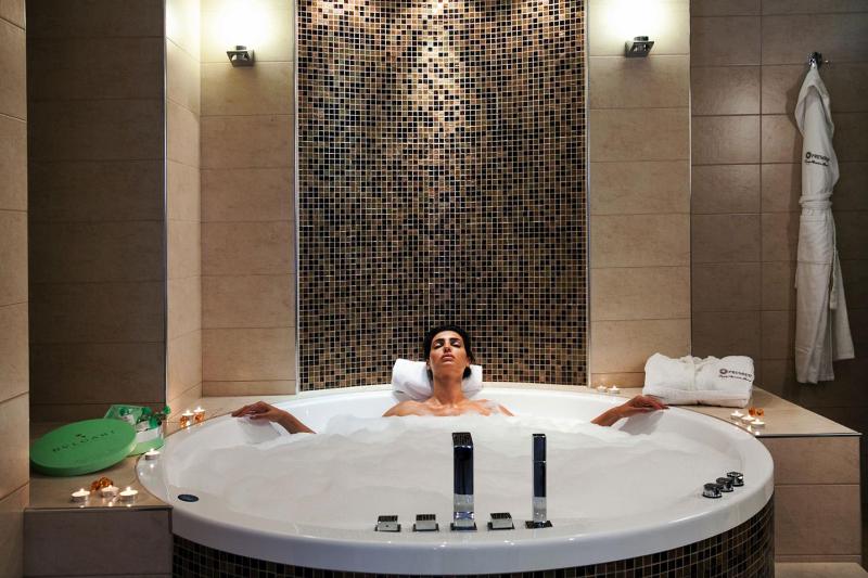 Honeymoon Suite image 2