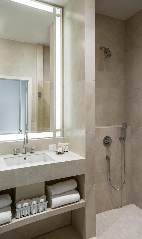 Deluxe Room image 2