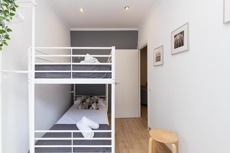 Lovely and Convenient Sagrada Familia Apartment - image 9