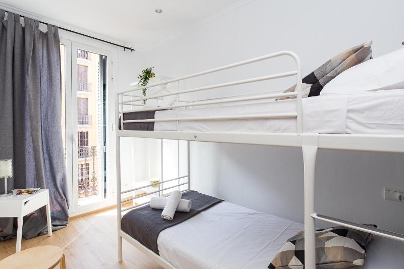 Lovely and Convenient Sagrada Familia Apartment - image 6