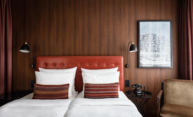 Standard Double Room image 3