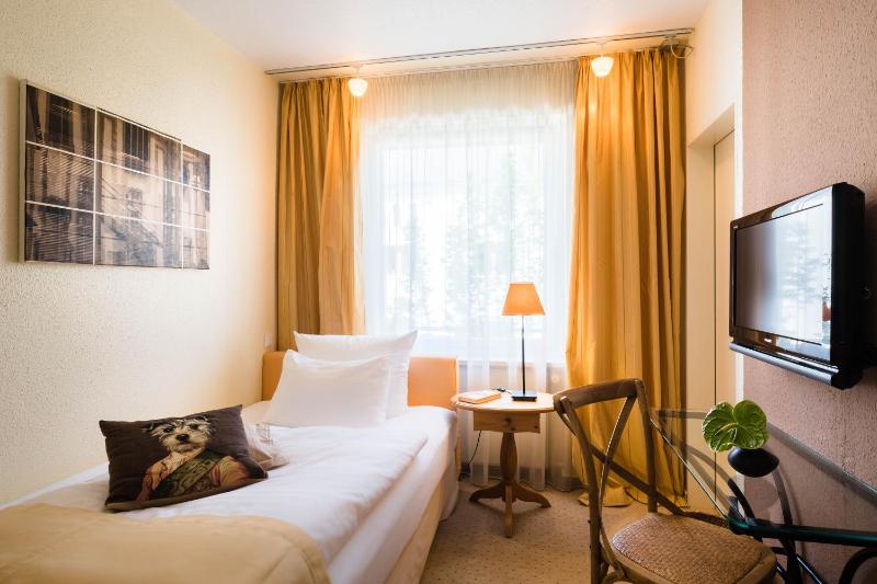 Standard Single Room image 1