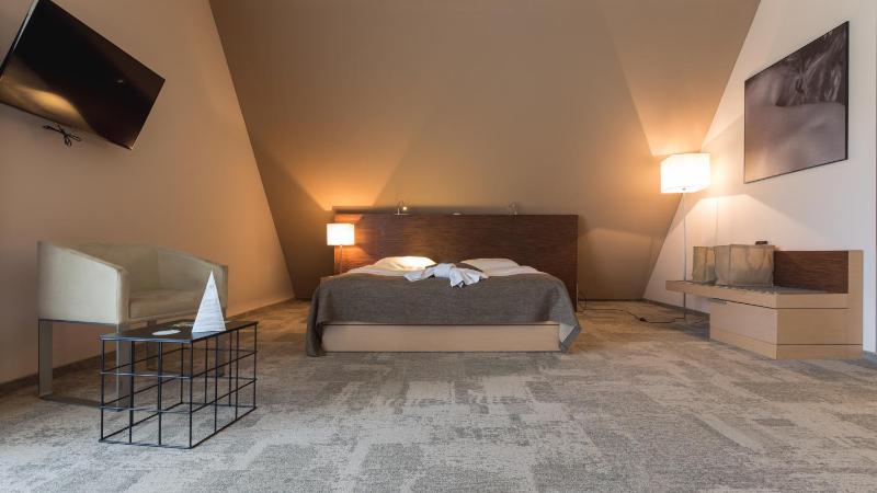 Superior Family Room image 1