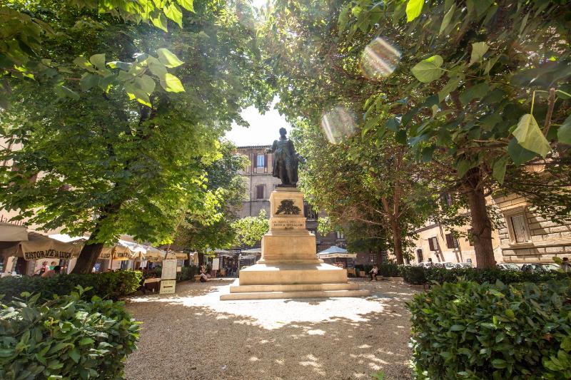 Five-Bedroom Apartment - Separate Building image 2