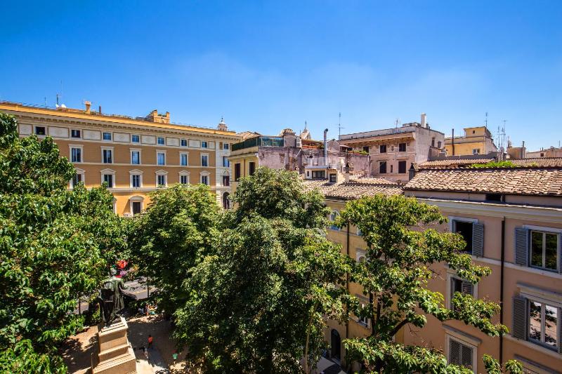 Five-Bedroom Apartment - Separate Building image 3