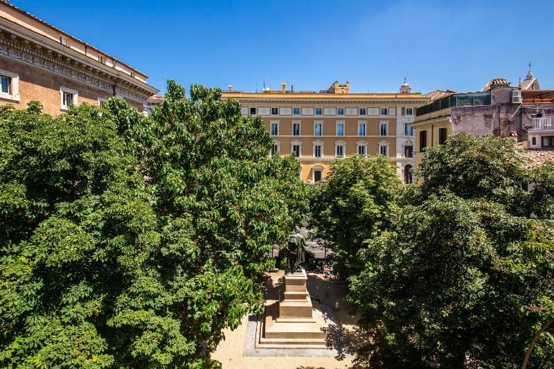 Five-Bedroom Apartment - Separate Building image 4