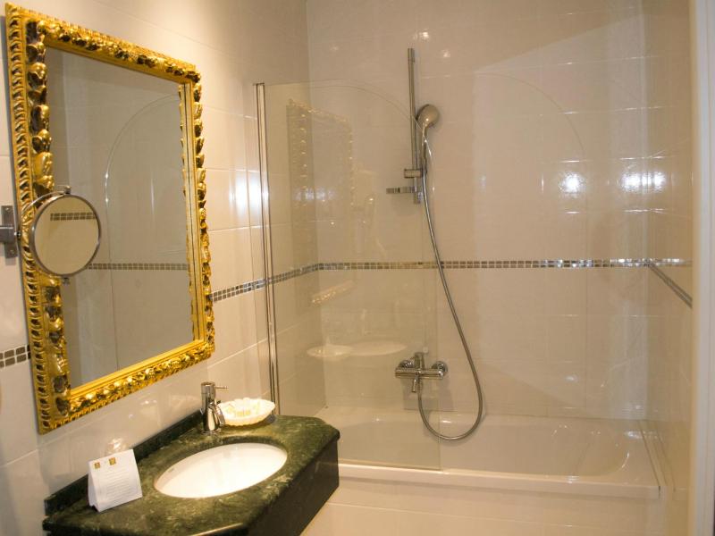 Standard Double or Twin Room image 1