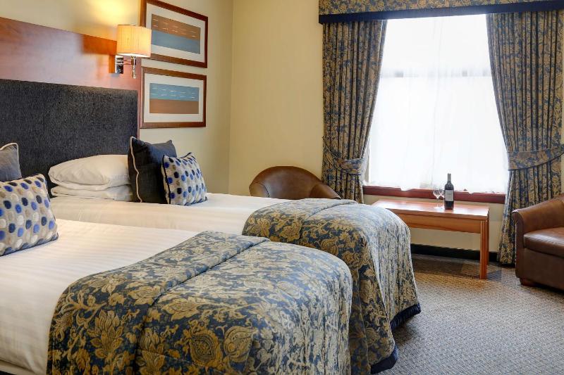 Executive Twin Room image 1