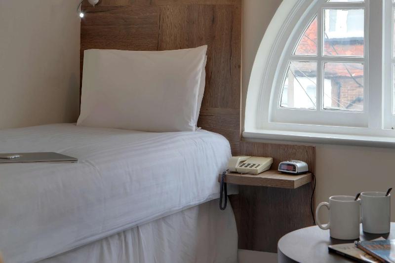 Standard Single Room image 3