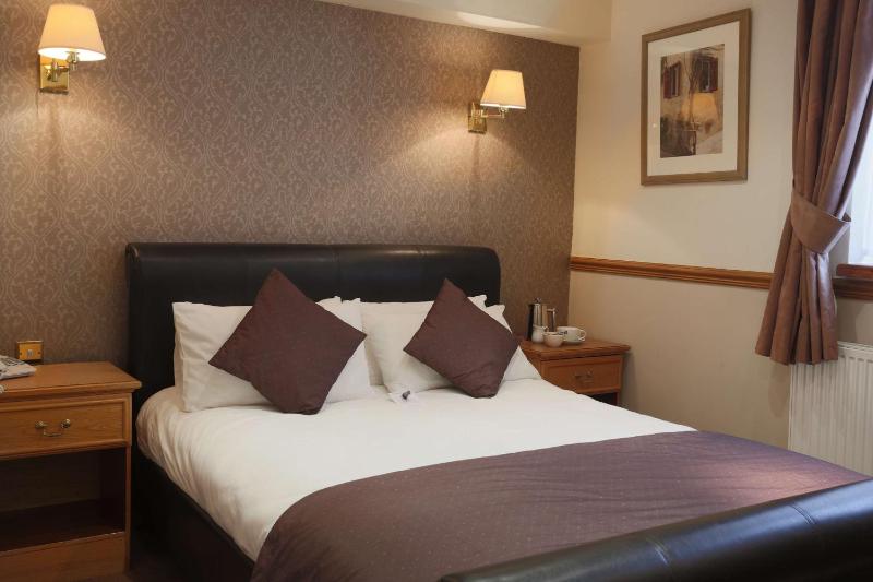 Standard Double Room image 4