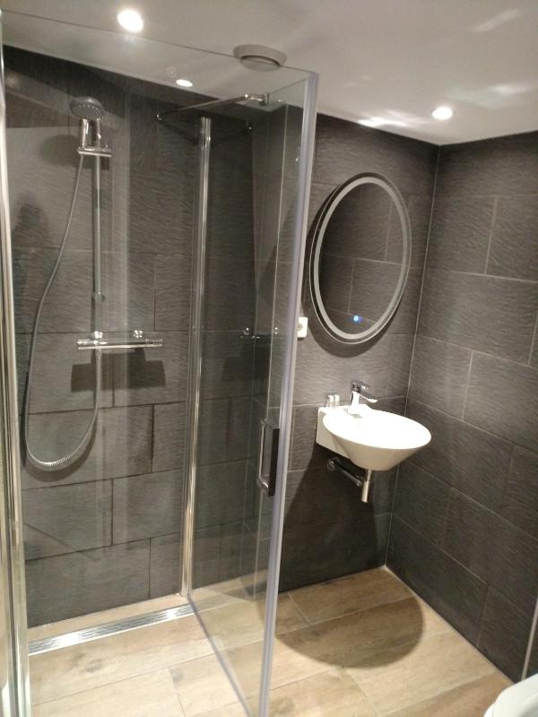 Classic Double or Twin Room image 3