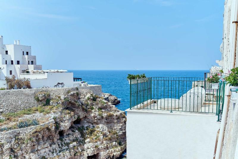 Deluxe Double Room with Balcony and Sea View image 4
