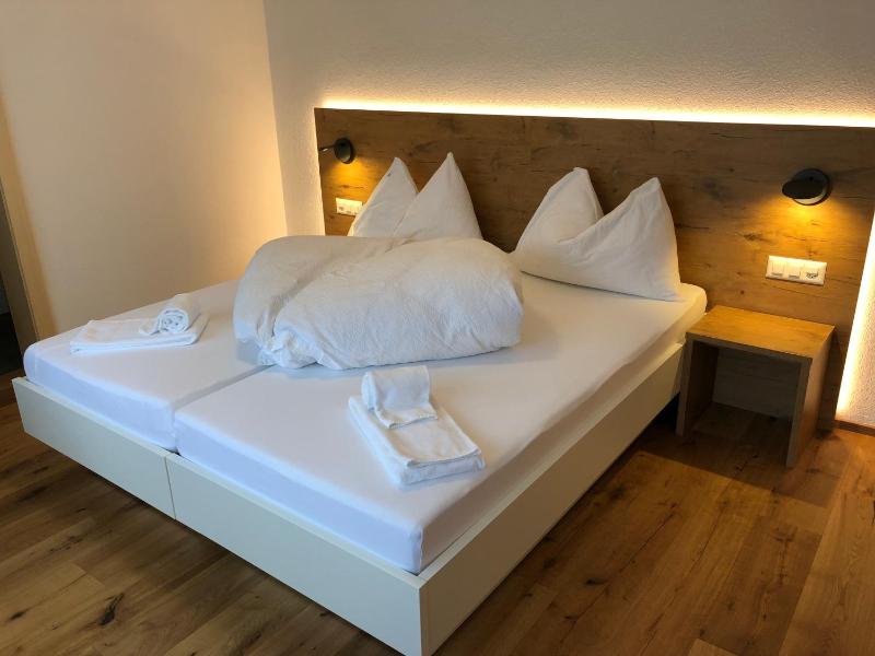 Double or Twin Room with Shower image 3