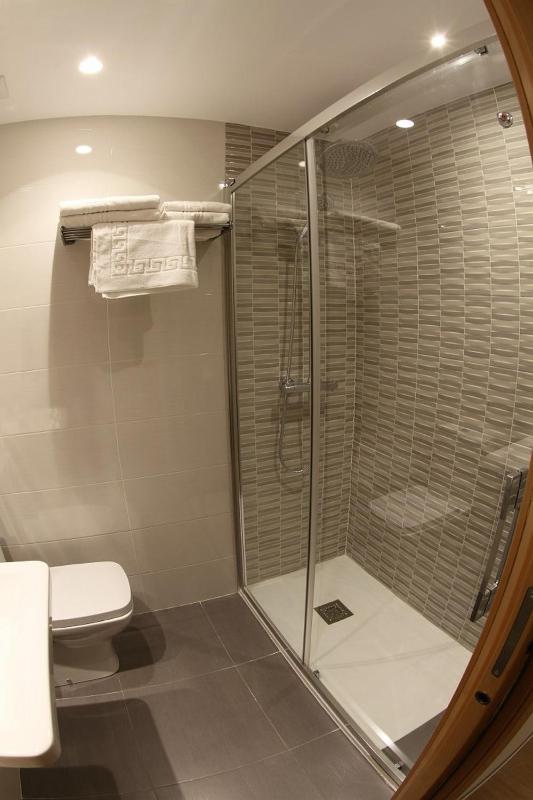 Single Room with Private Bathroom image 3