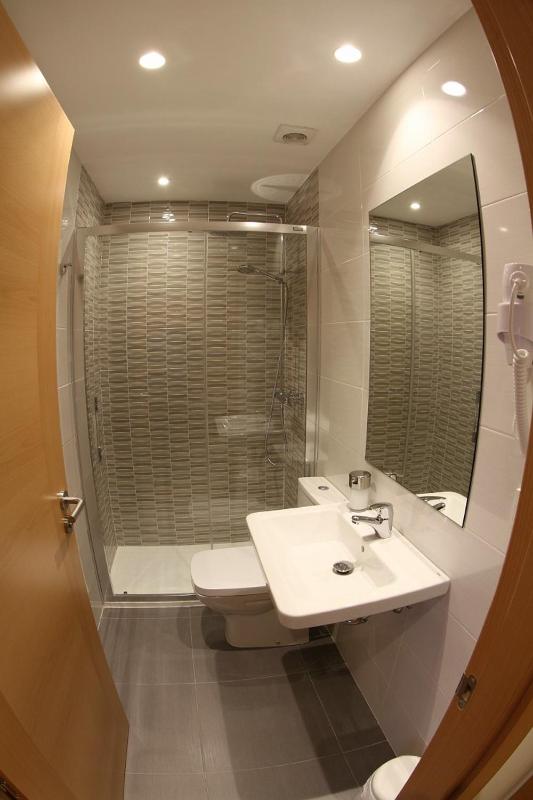Single Room with Private Bathroom image 2