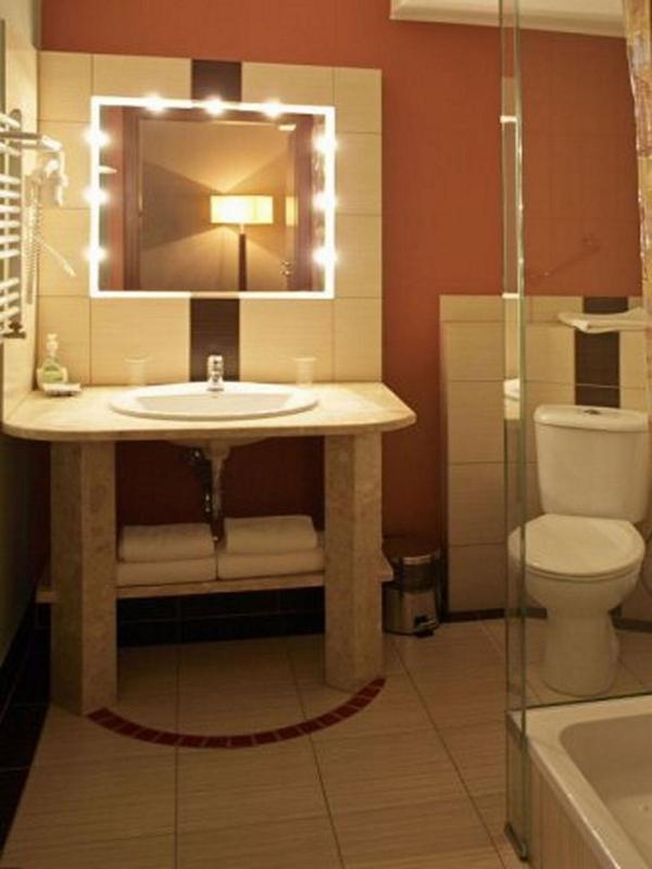 Triple Room with Balcony image 3