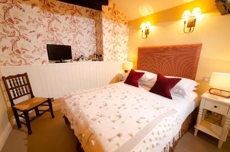 Standard Double Room image 3