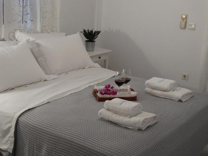 Economy Double Room with Sea View image 3