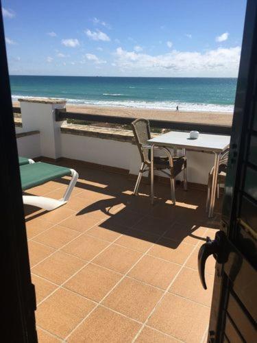 Twin Room with Sea View image 2