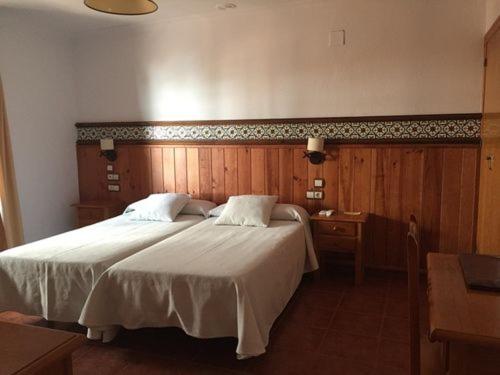 Twin Room image 1