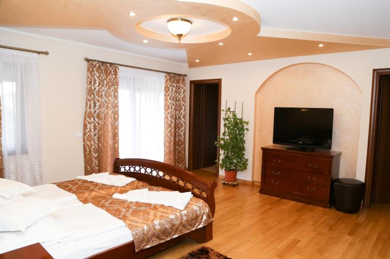 Double Room with Balcony (2 Adults + 1 Child) image 3