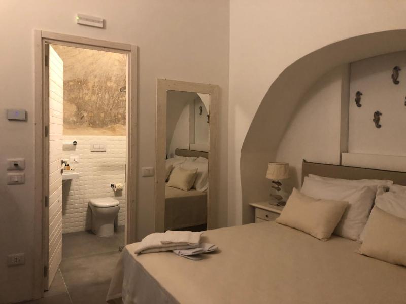Double Room image 3