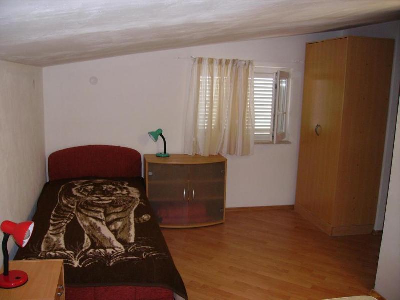 One-Bedroom Apartment with Terrace and Sea View image 3