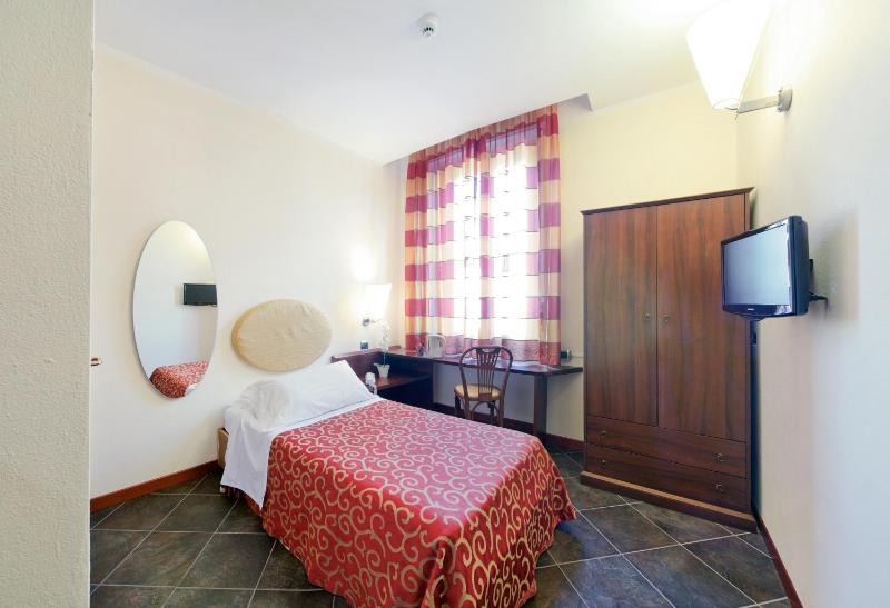 Single Room image 4