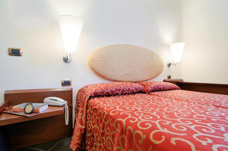 Twin Room image 2