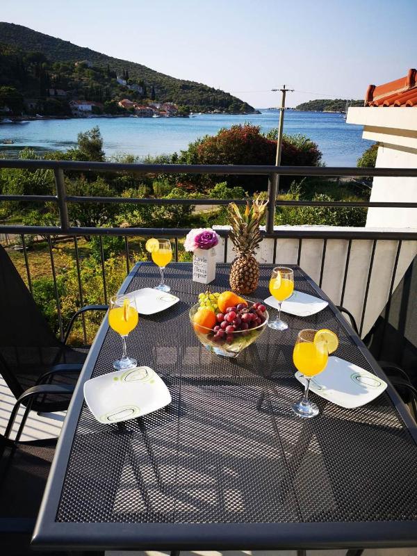 Villa with Sea View image 2