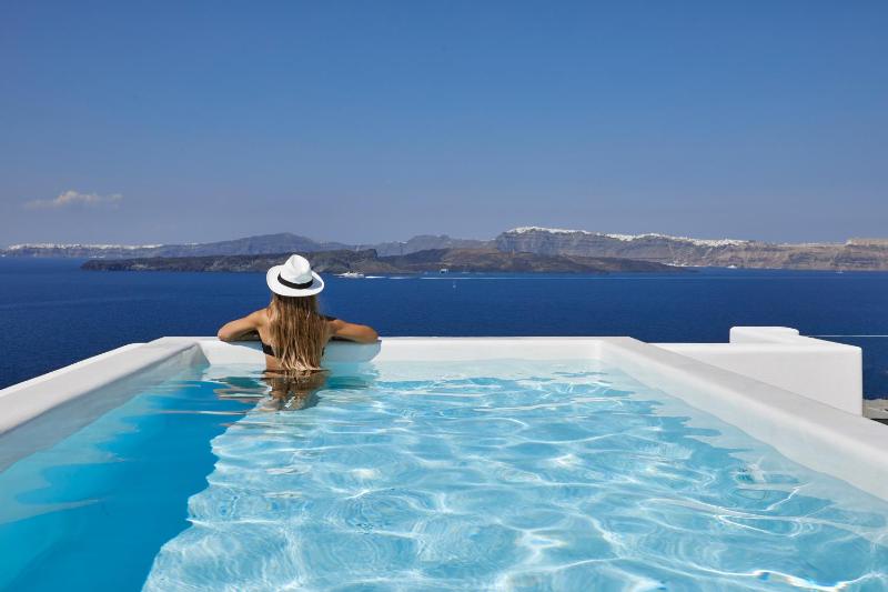 Prestige Suite with Infinity Heated Private Pool image 1