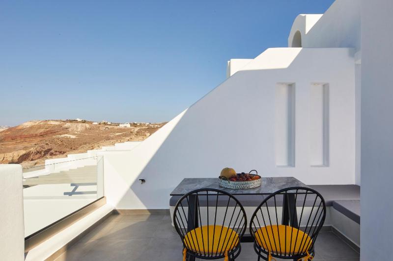 Prestige Suite with Infinity Heated Private Pool image 3