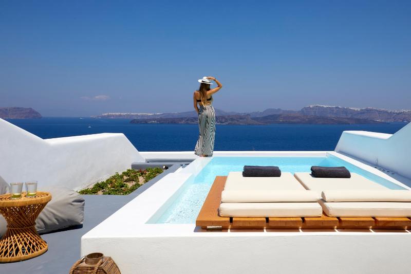 Honeymoon Suite with Infinity Heated Private Pool image 1