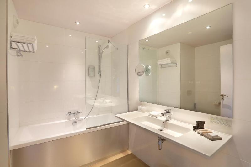 Superior Triple Room image 3