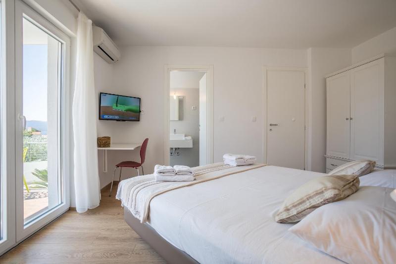 Villa Blanka in Bol for 12 ppl - image 32