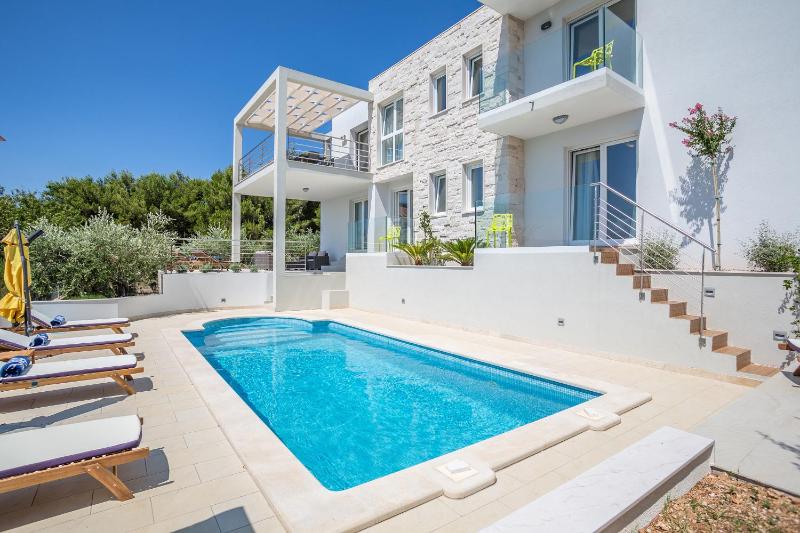 Villa Blanka in Bol for 12 ppl - image 37