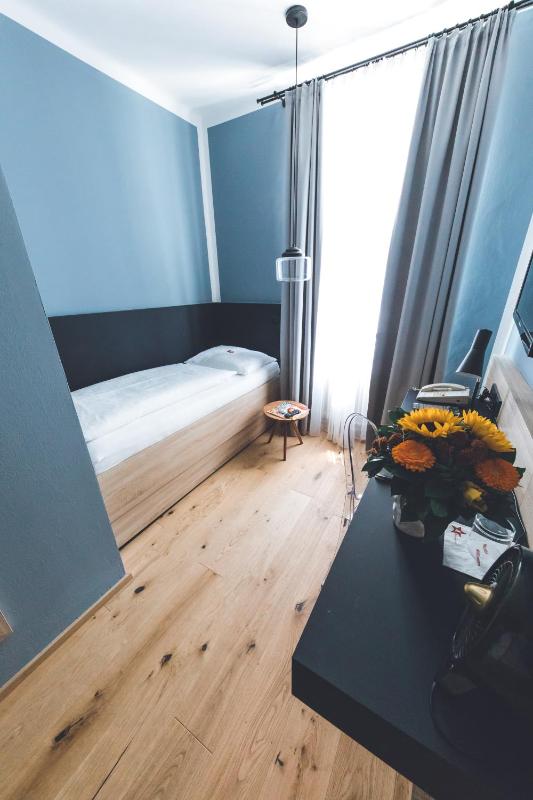 Single Room image 1