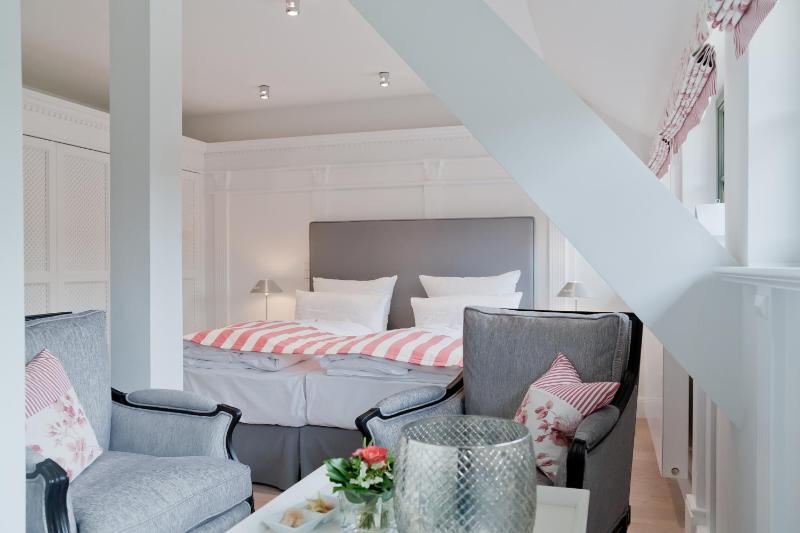 Double Room image 4