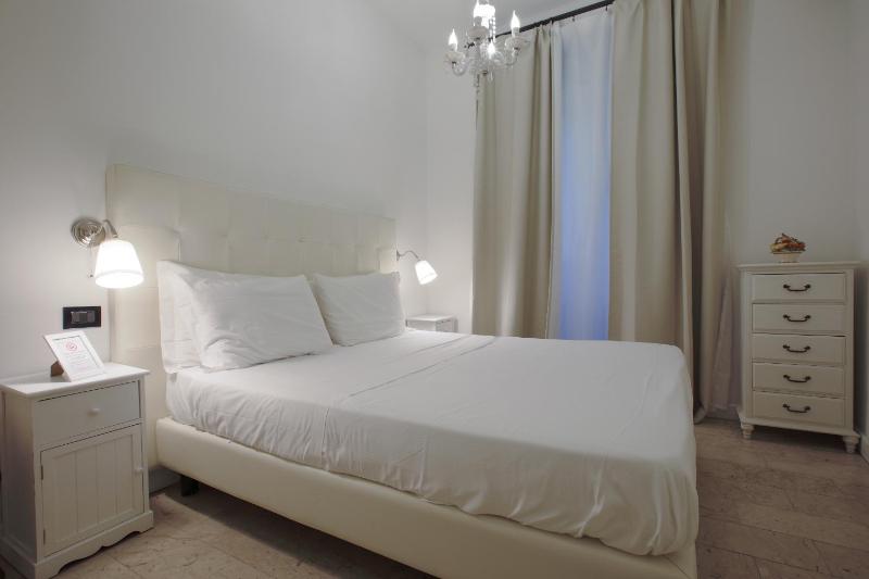 Double Room with Private External Bathroom image 2