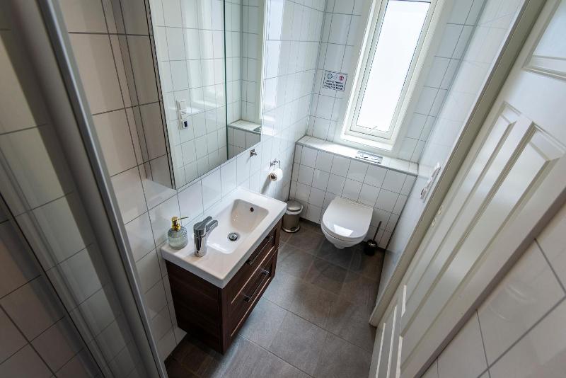 One-Bedroom Cottage with Sea View image 4