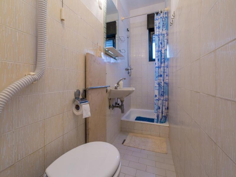 One-Bedroom Apartment image 4