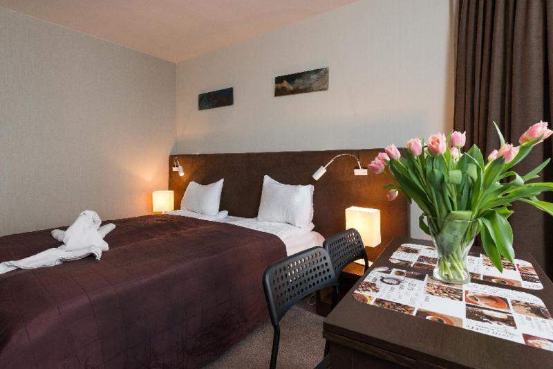 Studio Apartment (no parking) image 1