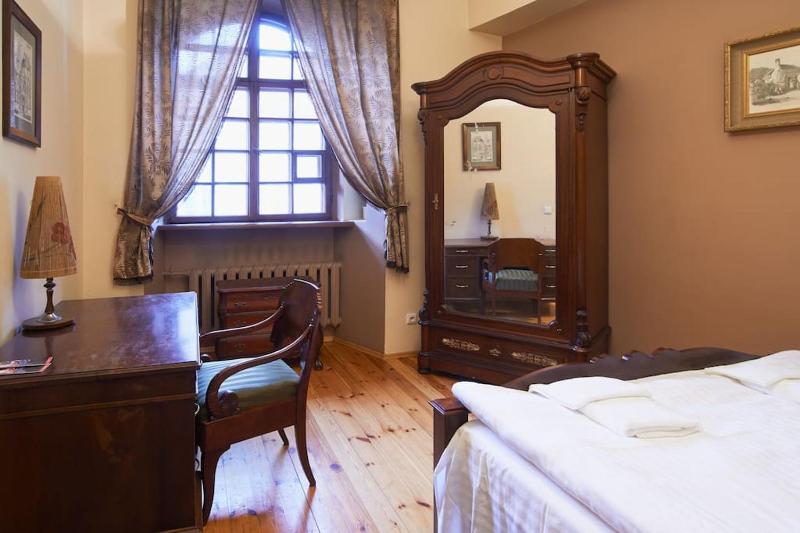 Cozy Apartment in Gothic style house in the Heart of the Old Town - image 11